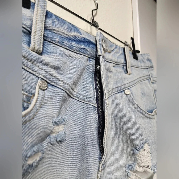Aviva on Earth Women's Distressed Jean Short Sz 28 Festival Beach Summer - Picture 8 of 9